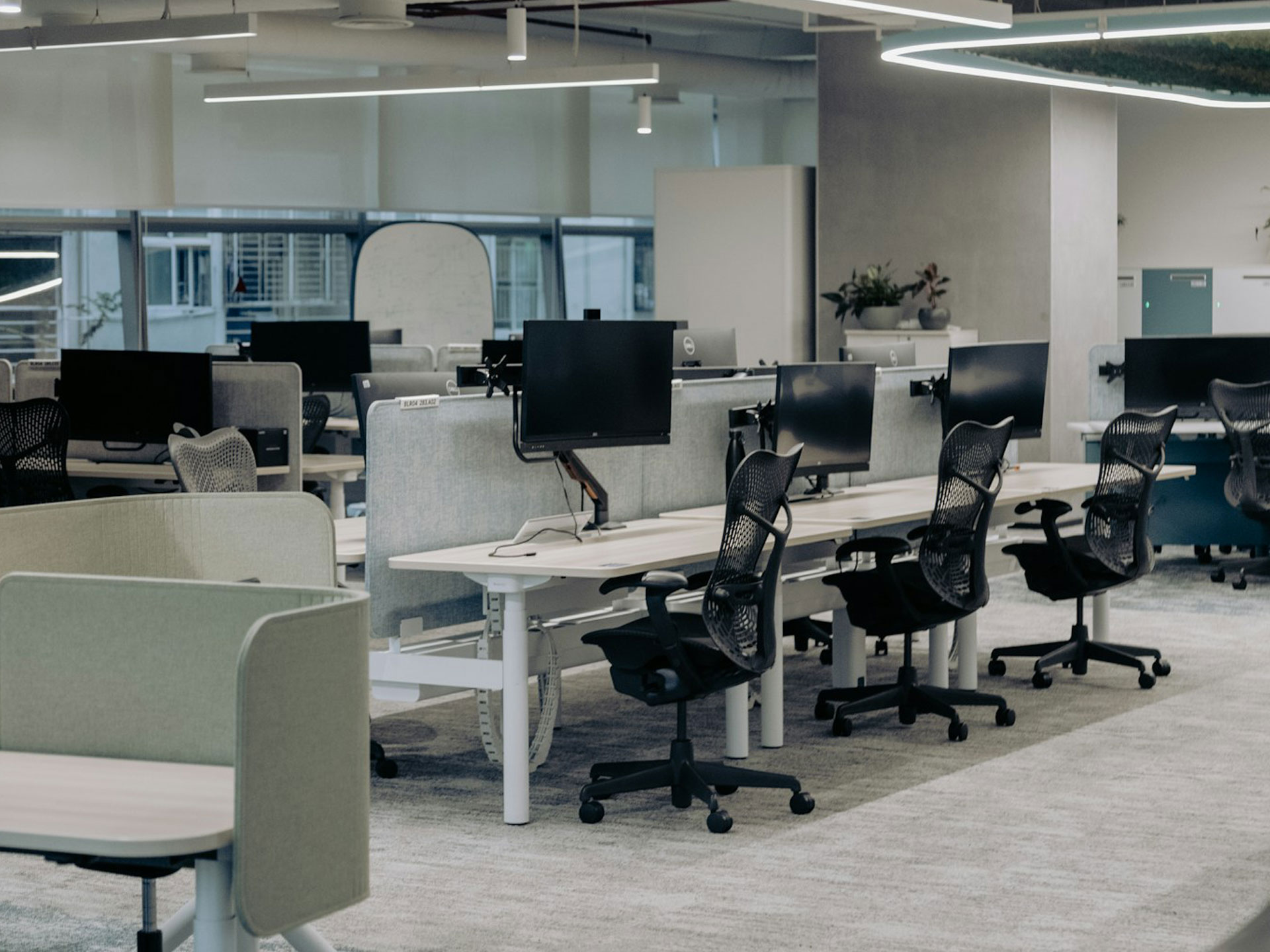 Corporate and commercial office interior design in Mumbai